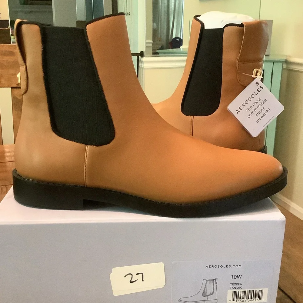 NIB AEROSOLES Tropea Camel Color Ankle Chelsea Boots Womens Sz 10